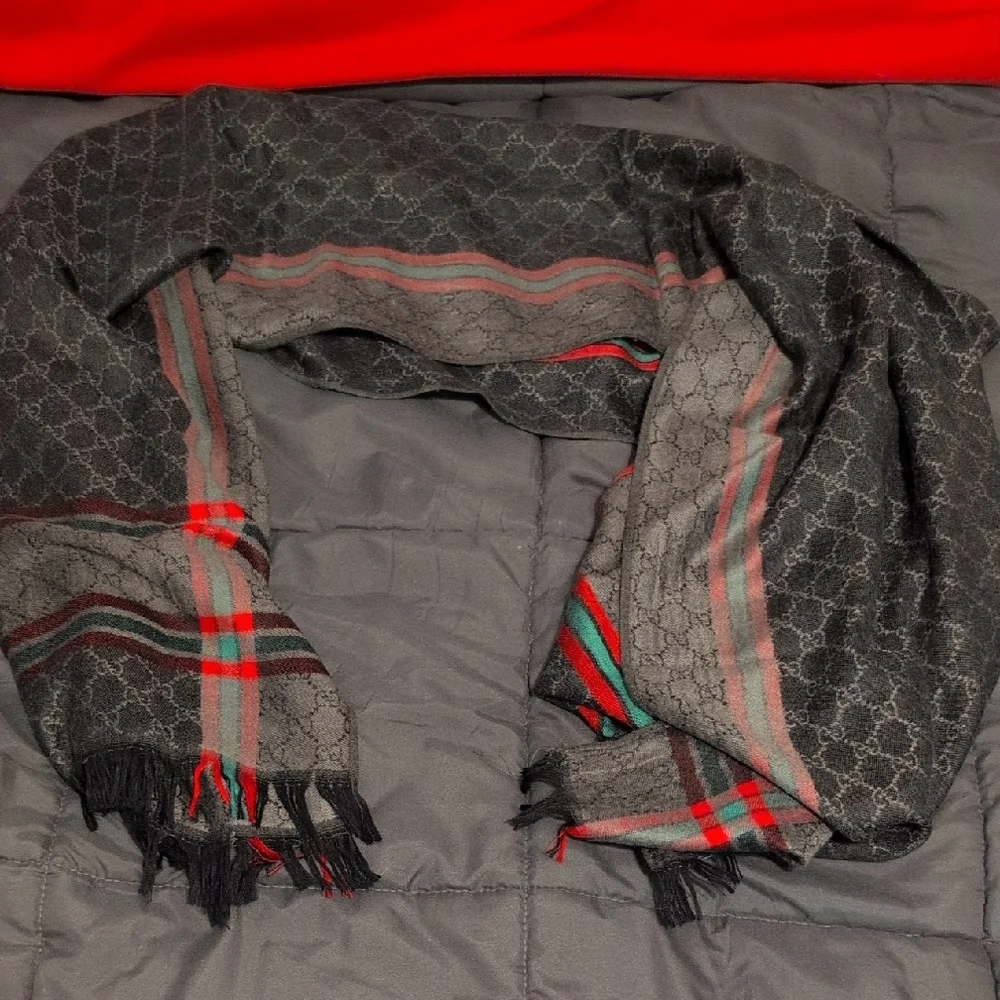 Authentic Gucci GG Supreme Monogram Unisex Scarf (1300 Retail) Made In Italy